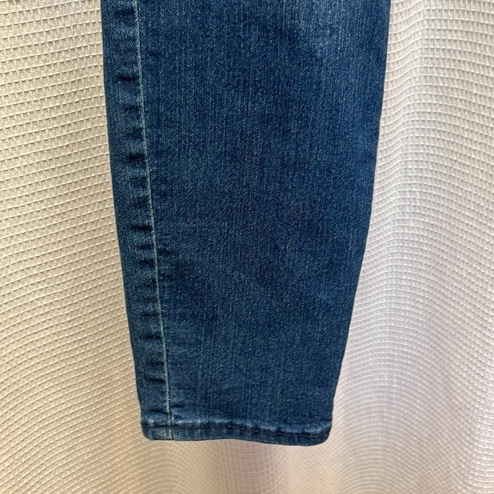 Old Navy super skinny size 8 and stretchy jeans - Picture 3 of 9
